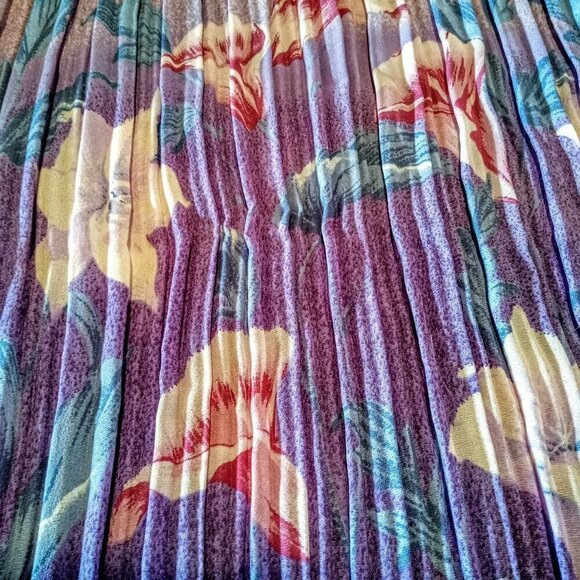 Impressions Floral Print Sleeveless Crinkle Top - Picture 5 of 7